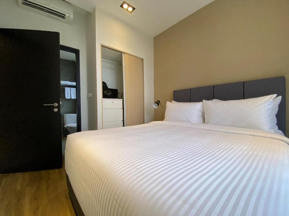 Momentus Serviced Residences Novena Singapore Buitenkant foto