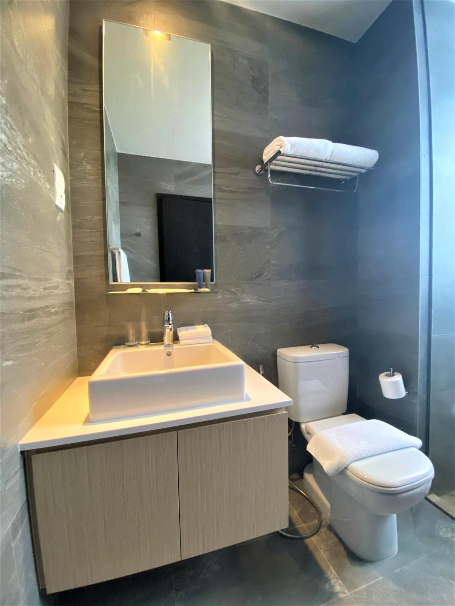 Momentus Serviced Residences Novena Singapore Buitenkant foto